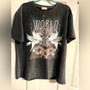 Beautiful and shimmery vintage tee